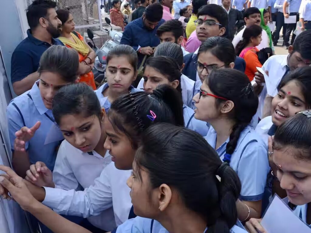 CBSE Board 12th Class Result Declared : 12 वीं में लड़कियों ने मारी बाजी