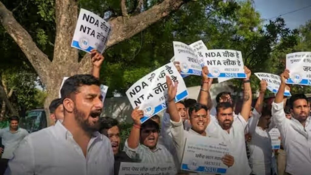 NEET Paper Leak को लेकर शिक्षा मंत्री के घर प्रदर्शन करना NSUI कार्यकर्ताओं को पड़ा भारी, हनी बन्ना, राज्यवर्धन समेत अन्य के खिलाफ केस दर्ज