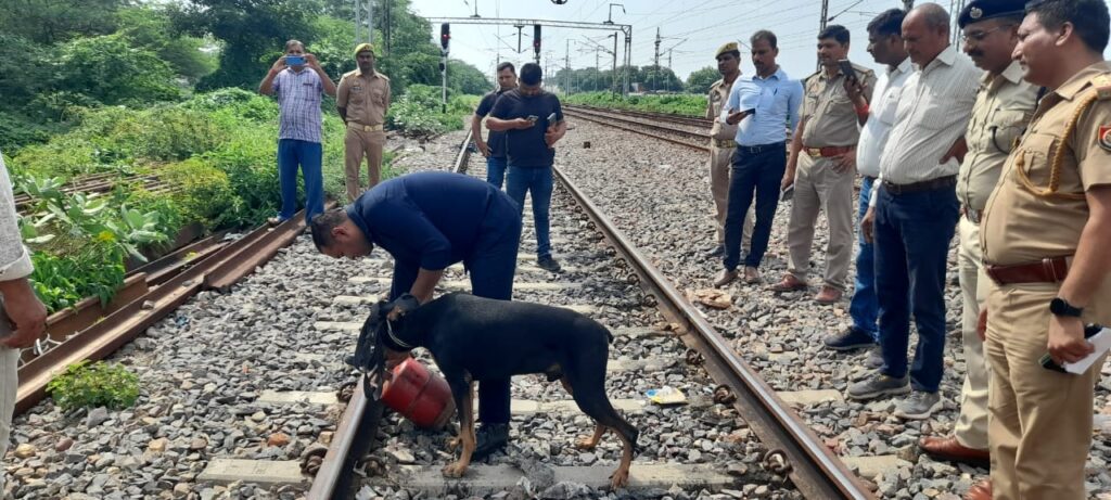 रेल ट्रैक पर रखा मिला गैस सिलेंडर, फिर से ट्रेन दुर्घटना करवाने की साजिश नाकाम