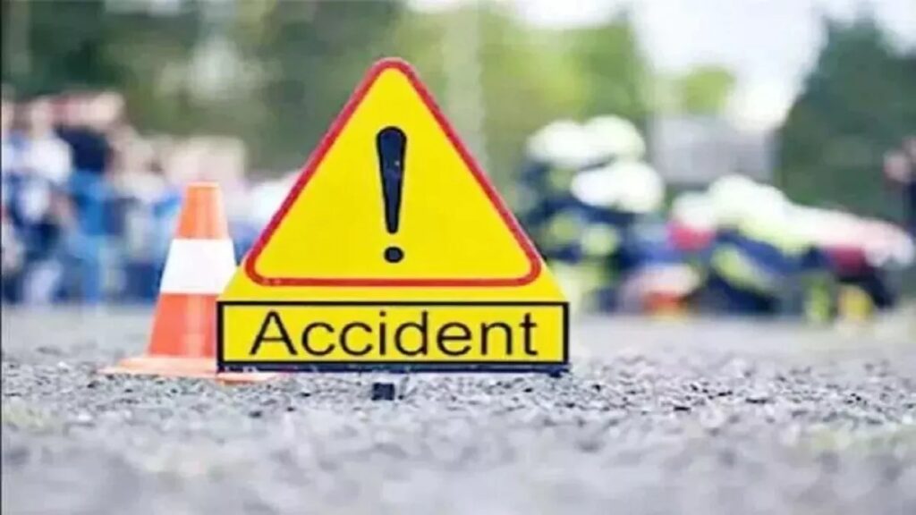 Lohardaga में दो तेज रफ्तार बाइक की जोरदार टक्कर, दो की मौत , चार घायल