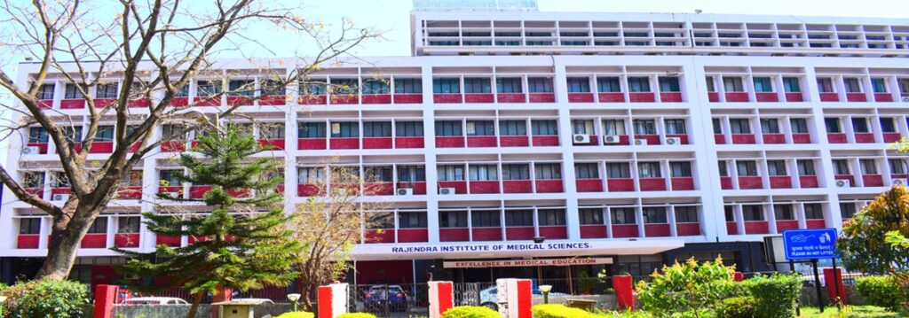 रांची के RIMS अस्पताल स्थित कैंटीन का लाइसेंस रद्द, किया गया सील, चाय पीते ही महिला डॉक्टर की बिगड़ गई थी तबीयत