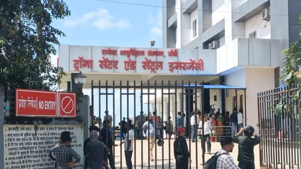रांची के रिम्स से इलाज के दौरान बाल कैदी फरार, पेट दर्द की शिकायत के बाद कराया गया था भर्ती