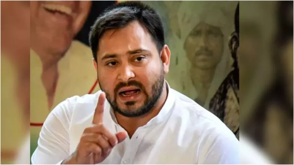 चुनाव आयोग ने तेजस्वी यादव को भेजा दूसरा नोटिस, दो दिन के अंदर वोटर आईडी जमा करने को कहा