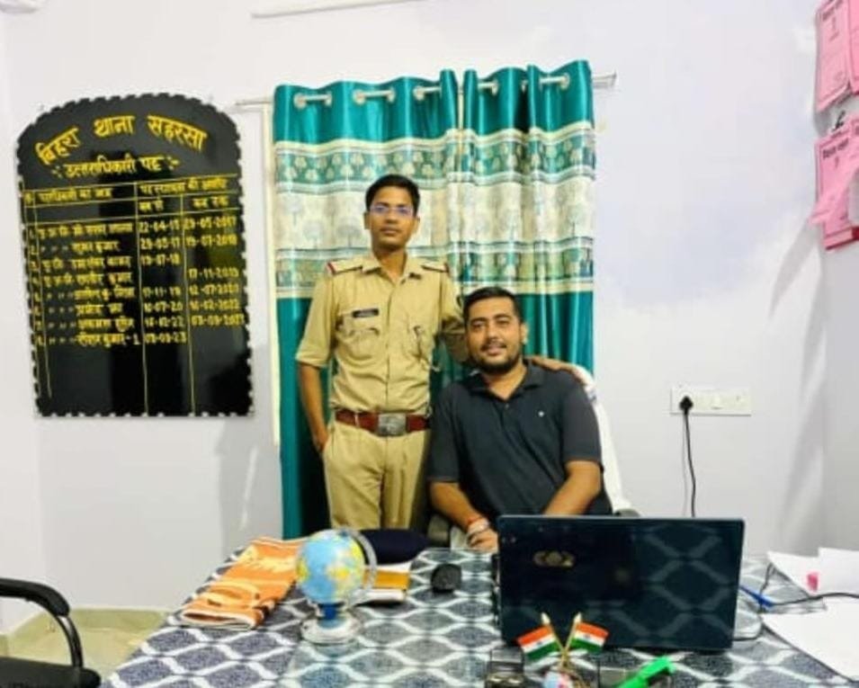 नीतीश के मंत्री का है करीबी-दबंगई देखिए थानेदार की कुर्सी पर क़ब्ज़ा , थानाध्यक्ष को रखता है खड़ा 1 Saharsa