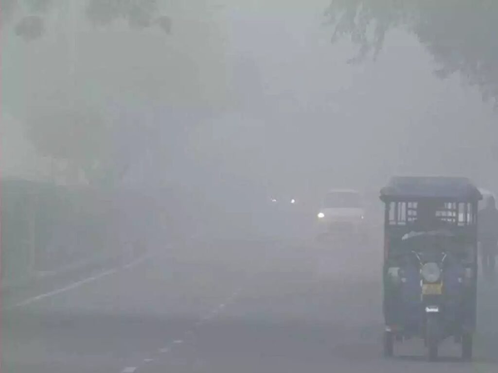 पटना समेत 20 जिलों में कोहरे का असर, 50 मीटर विजिबिलिटी, बारिश को लेकर जारी की गई चेतावनी