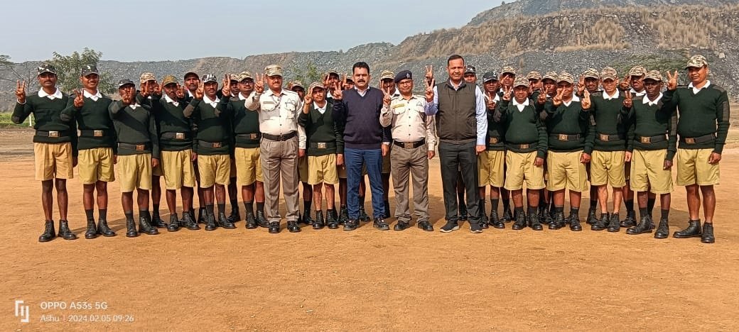 रोजगार से जोड़ने का सिलसिला जारी,पकरी बरवाडीह विस्थापितों की तीसरी बैच स्पेशल सिक्योरिटी ट्रेनिंग के लिए ओडिशा रवाना 1 hazaribagh