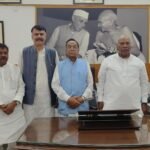 Ramtahal choudhry with Mallikarjun Kharge