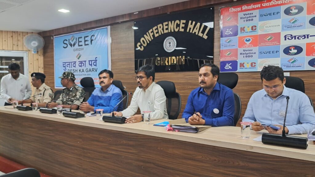 Chief Electoral Officer visits Giridih, special attention given to booths with low polling; instructions given to officials