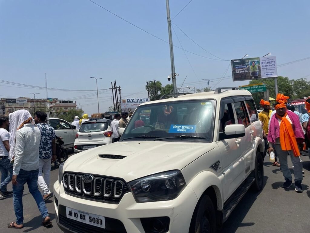 ढुल्लू ने रोक दी धनबाद की धड़कनः तपती धूप में जनता करती रही त्राहिमाम, नियमों की उड़ी धज्जियां, बंधक बनी रही जनता 5 jila prashashan
