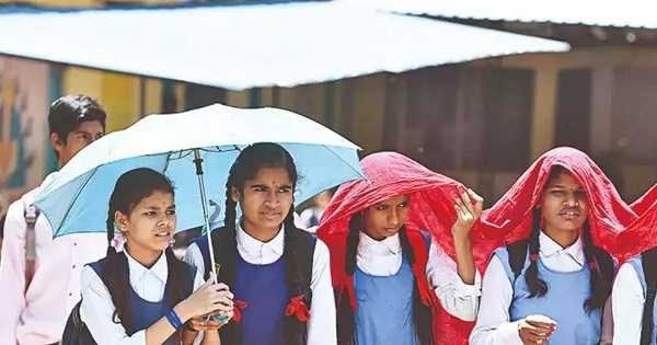 School Closed: बढ़ती लू की वजह से झारखंड में सभी स्कूल बंद, नवीं से 12वीं तक सुबह 7 से 11 तक क्लास 1 School Closed: बढ़ती लू की वजह से झारखंड में सभी स्कूल बंद, नवीं से 12वीं तक सुबह 7 से 11 तक क्लास