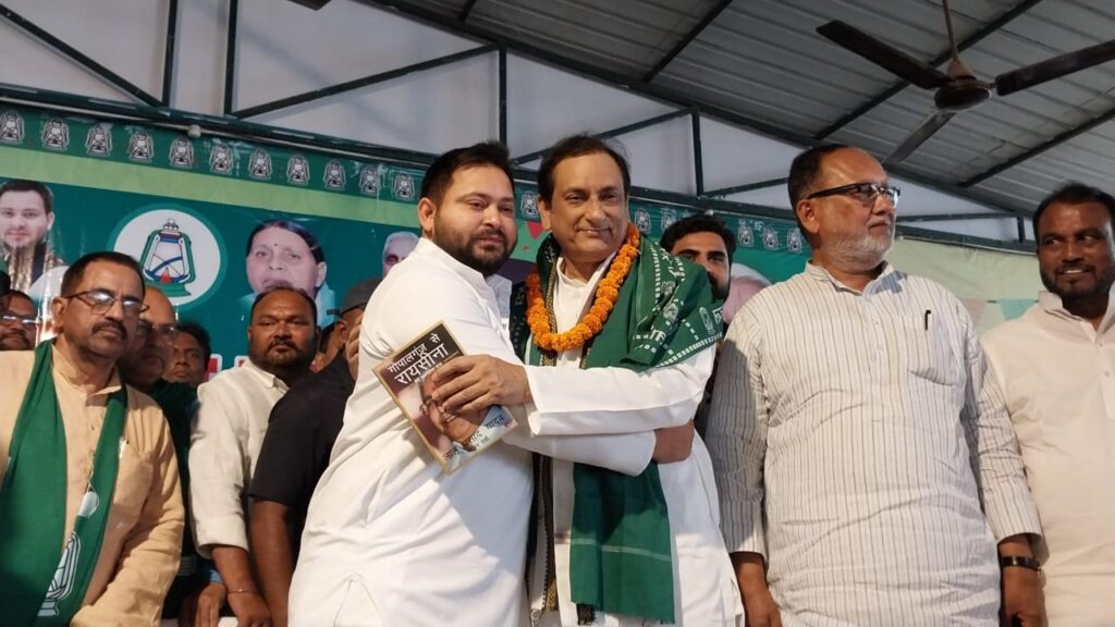दूसरे चरण के चुनाव से पहले बिहार में NDA को झटका, खगड़िया सांसद महबूब अली कैसर RJD में हुए शामिल