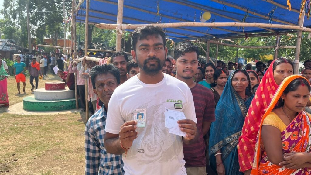 गिरिडीह में जेबीकेएसएस नेता और प्रत्याशी जयराम महतो ने डाला वोट