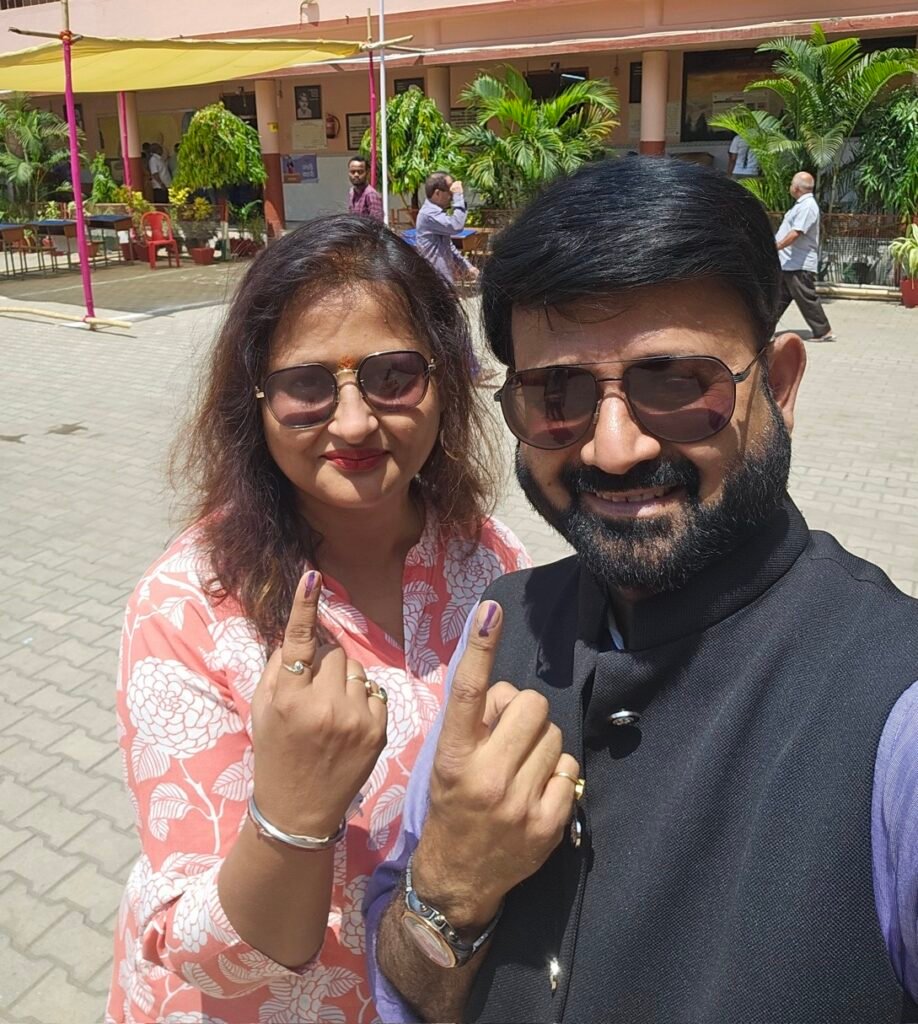 बीजेपी प्रवक्ता प्रतुल शाहदेव ने मताधिकार का किया प्रयोग 