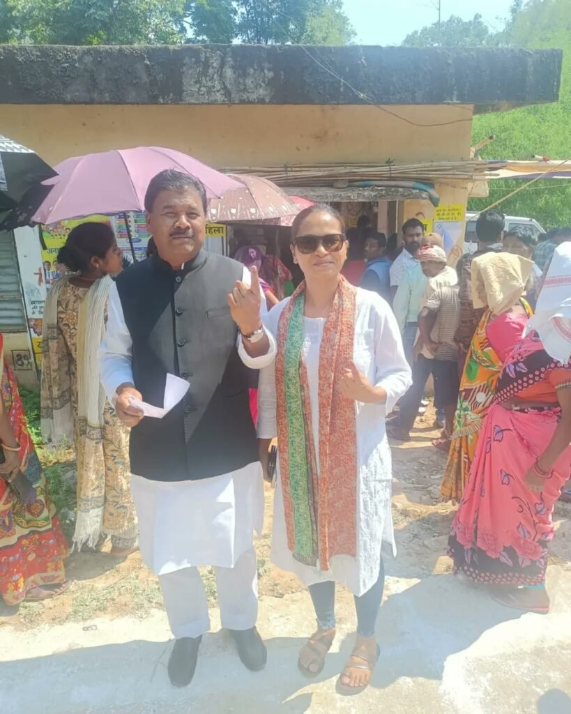 बंधु तिर्की ने रांची में अपने वोट का किया इस्तेमाल