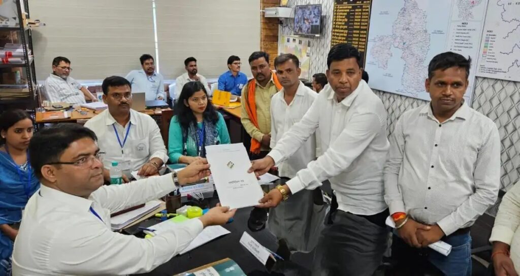 AJSU के केंद्रीय महासचिव अर्जुन बैठा हुए बागी, गांडेय विधानसभा सीट से किया नामांकन