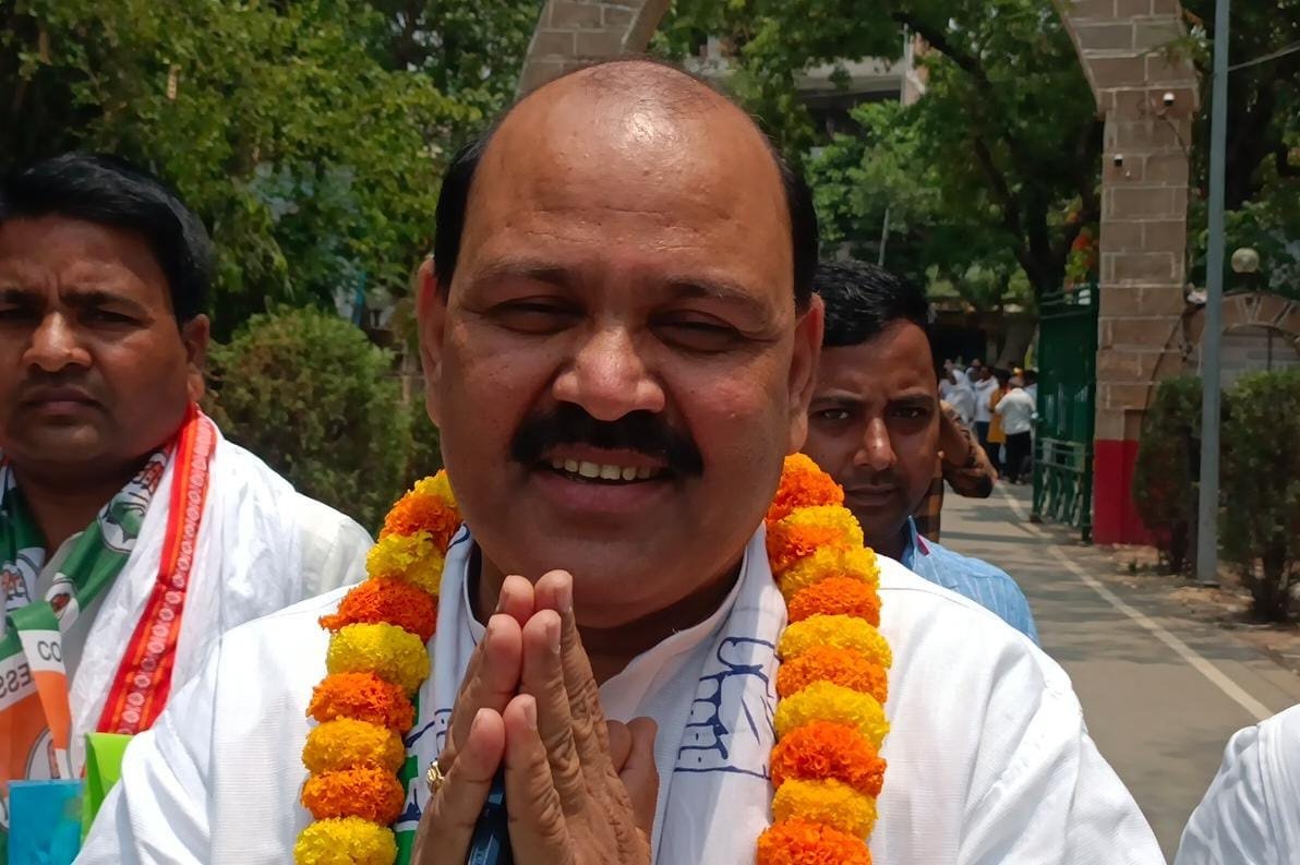 Sasaram से कांग्रेस प्रत्याशी मनोज राम पर यौन शोषण के पीड़ित को धमकाने का आरोप, पिता ने धमकाकर सुलहनामा कराने का लगाया आरोप