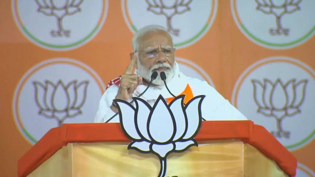 PM मोदी का विपक्ष पर बड़ा हमलाः सेना और आदिवासी की जमीन लूटी, अब आरक्षण पर डाका डालकर मुसलमानों को देना चाहती है