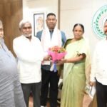 CM Champai Soren से सिंहभूम सांसद जोबा मांझी ने की मुलाकात, मुख्यमंत्री ने नवनिर्वाचित सांसद को दी बधाई