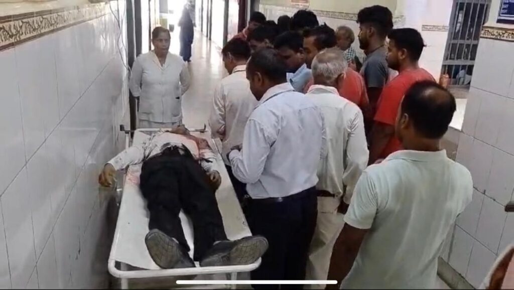 Saran में सुबह सुबह अधिवक्ता पिता पुत्र को अपराधियों ने ताबड़तोड़ गोलियों से भूना, दोनों की मौत