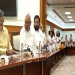 पीएम मोदी की अध्यक्षता में हुई एनडीए की बैठक खत्म, चंद्रबाबू नायडू और नीतीश पर टिकीं रही निगाहें, शिंदे ने समर्थन पत्र सौंपा