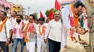 लोहरदगा में बड़ी जीत के बाद गुमला में सुखदेव भगत ने निकाली आभार यात्रा, अपनों के बीच जमकर झूमे नवनिर्वाचित सांसद 2 sukhdeo bhagat