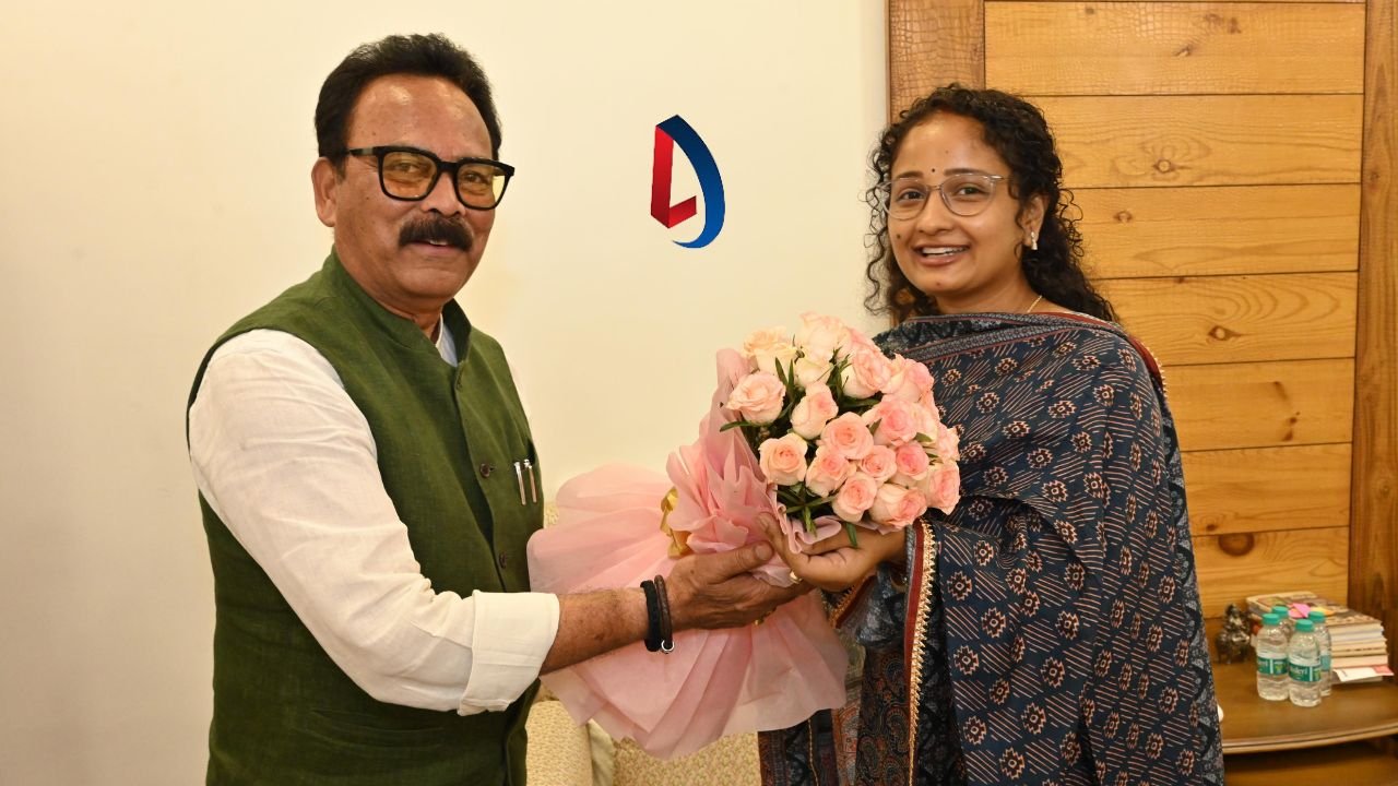 कल्पना सोरेन से सुखदेव भगत ने की मुलाकात, दोनों ने एक दूसरे को दी शानदार जीत पर बधाई, वर्तमान राजनीति पर हुई चर्चा 1 कल्पना सोरेन से सुखदेव भगत ने की मुलाकात, दोनों ने एक दूसरे को दी शानदार जीत पर बधाई, वर्तमान राजनीति पर हुई चर्चा