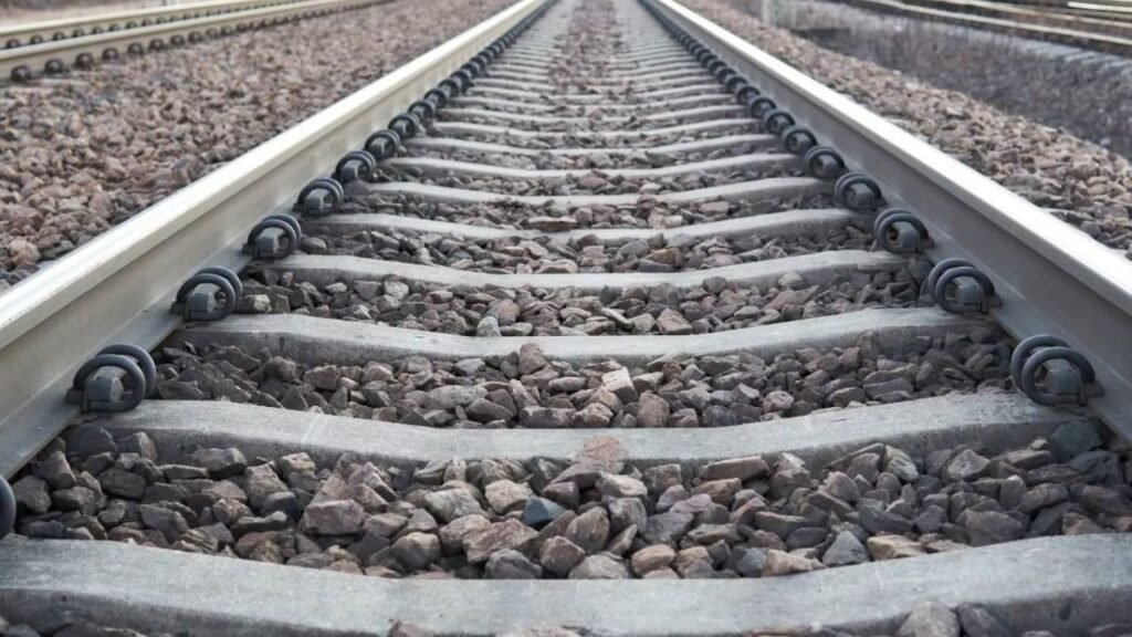 Gaya और Koderma के बीच रेलवे ट्रैक पर बम की सूचना, हावड़ा-नई दिल्ली रूट पर ट्रेनों का परिचालन रोका गया