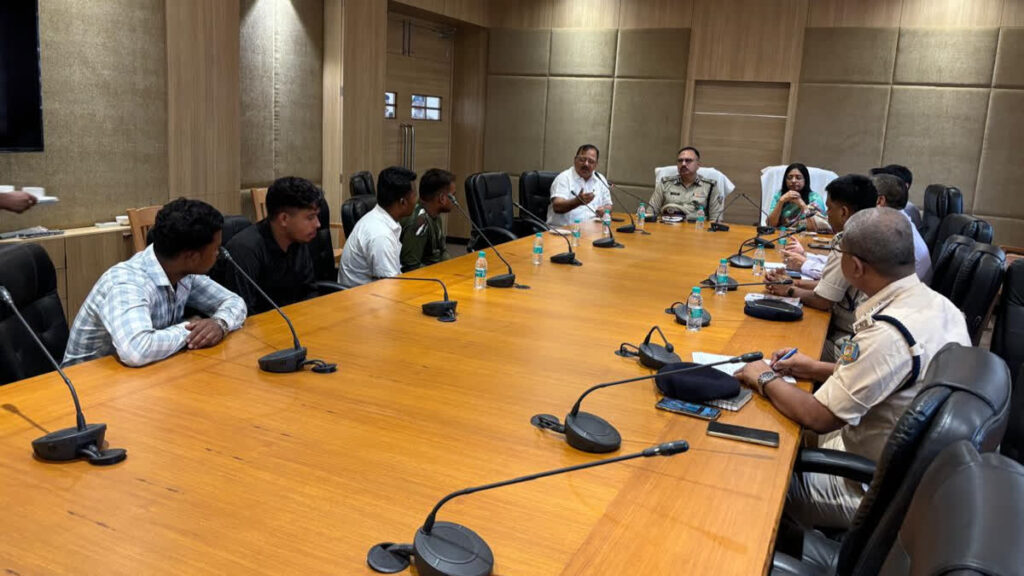 सहायक पुलिसकर्मियों को सीएम आवास घेरने से पहले मिला ऑफर, DGP और ADG के साथ चल रही है बैठक