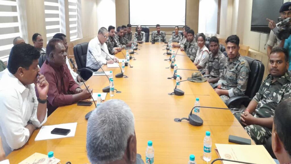 सहायक पुलिसकर्मियों ने आंदोलन स्थगित करने की घोषणा के बाद लिया यूटर्न, मांगे पूरी होने तक करते रहेंगे प्रदर्शन