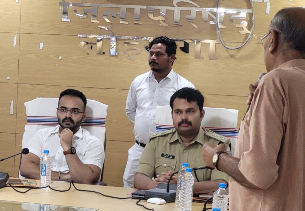 मुहर्रम को लेकर लोहरदगा में प्रशासन ने निकाला फ्लैग मार्च, आम लोगों को कराया सुरक्षा का आभास 2 2befb6a7 5d86 472f a5e1 77c4d943a4ae