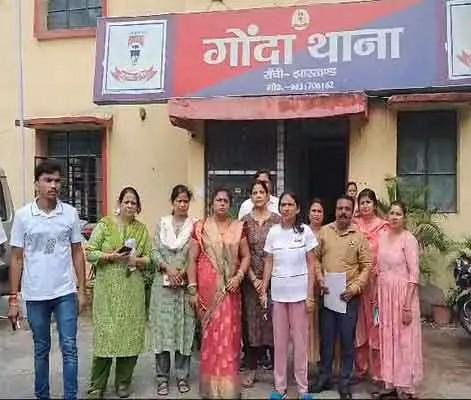 DAV गांधीनगर के स्पोर्टस टीचर ने असफल स्टूडेंट्स को बेरहमी से पीटा, परिजनों ने थाने में दर्ज की शिकायत 1 DAV गांधीनगर के स्पोर्टस टीचर ने असफल स्टूडेंट्स की बेरहमी से की पिटाई, परिजनों ने थाने में दर्ज की शिकायत