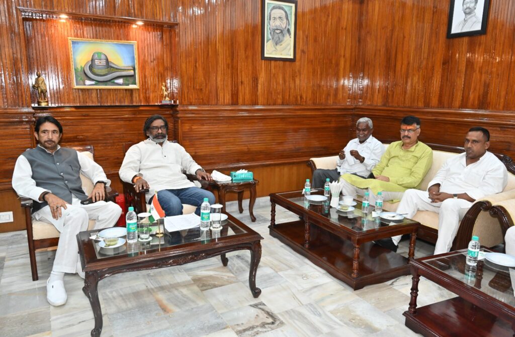 कैबिनेट विस्तार से पहले कांग्रेस प्रभारी के सामने कांग्रेस विधायकों ने पूर्व मंत्रियों के खिलाफ जताई नाराजगी