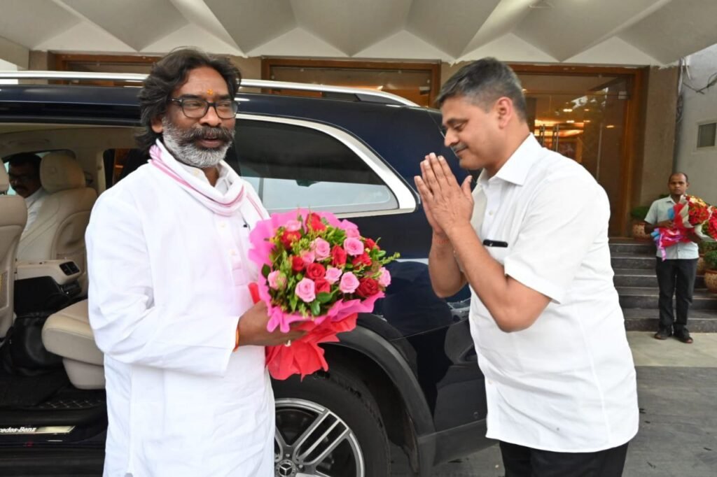 8 जुलाई मुख्यमंत्री हेमंत सोरेन करेंगे विश्वास मत हासिल, शपथ लेने के बाद संभाला कार्यभार 2 Hemant Soren