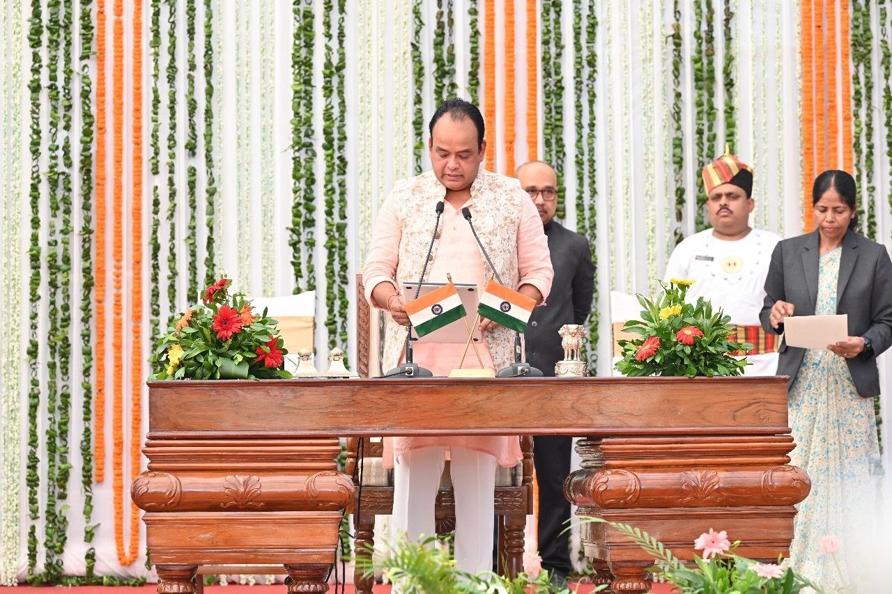 जानिए हेमंत सोरेन कैबिनेट में किसे मिला कौन सा मंत्रालय ? पहली कैबिनेट में विस्थापन आयोग के गठन को मंजूरी 3 Irfan Anasari