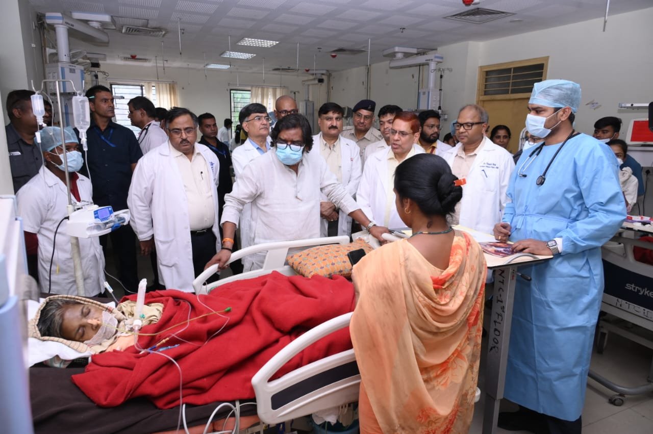 महालाल सोरेन से मिले हेमंत सोरेन