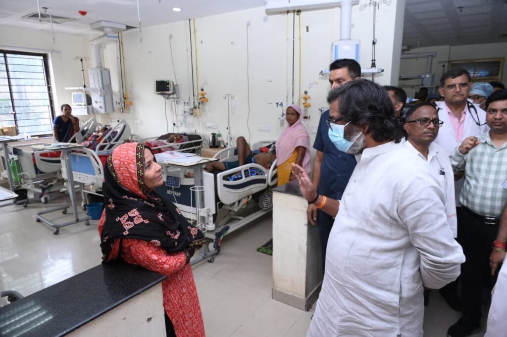 रिम्स में हेमंत सोरेन