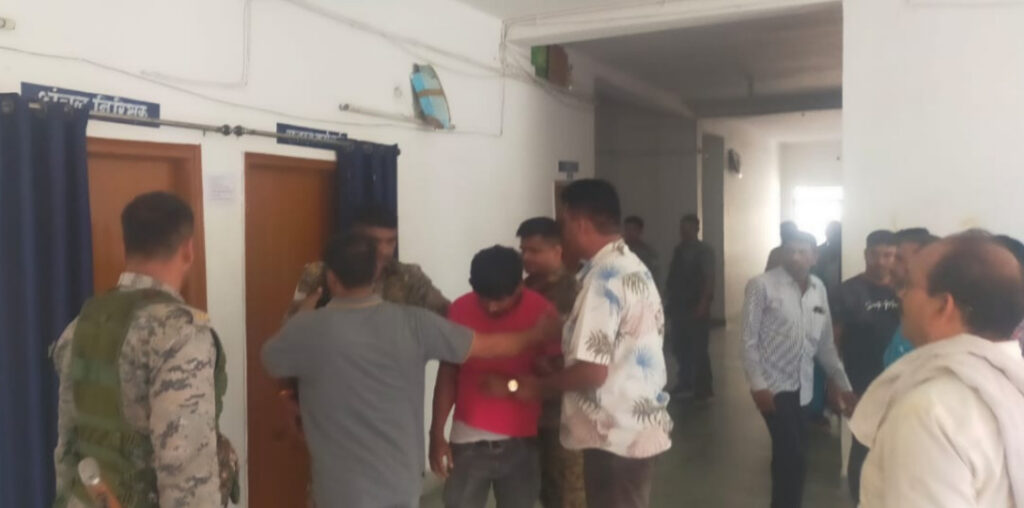 हजारीबाग ACB की कार्रवाई, घूसखोर राजस्व कर्मचारी को रिश्वत लेते रंगे हाथ किया गिरफ्तार