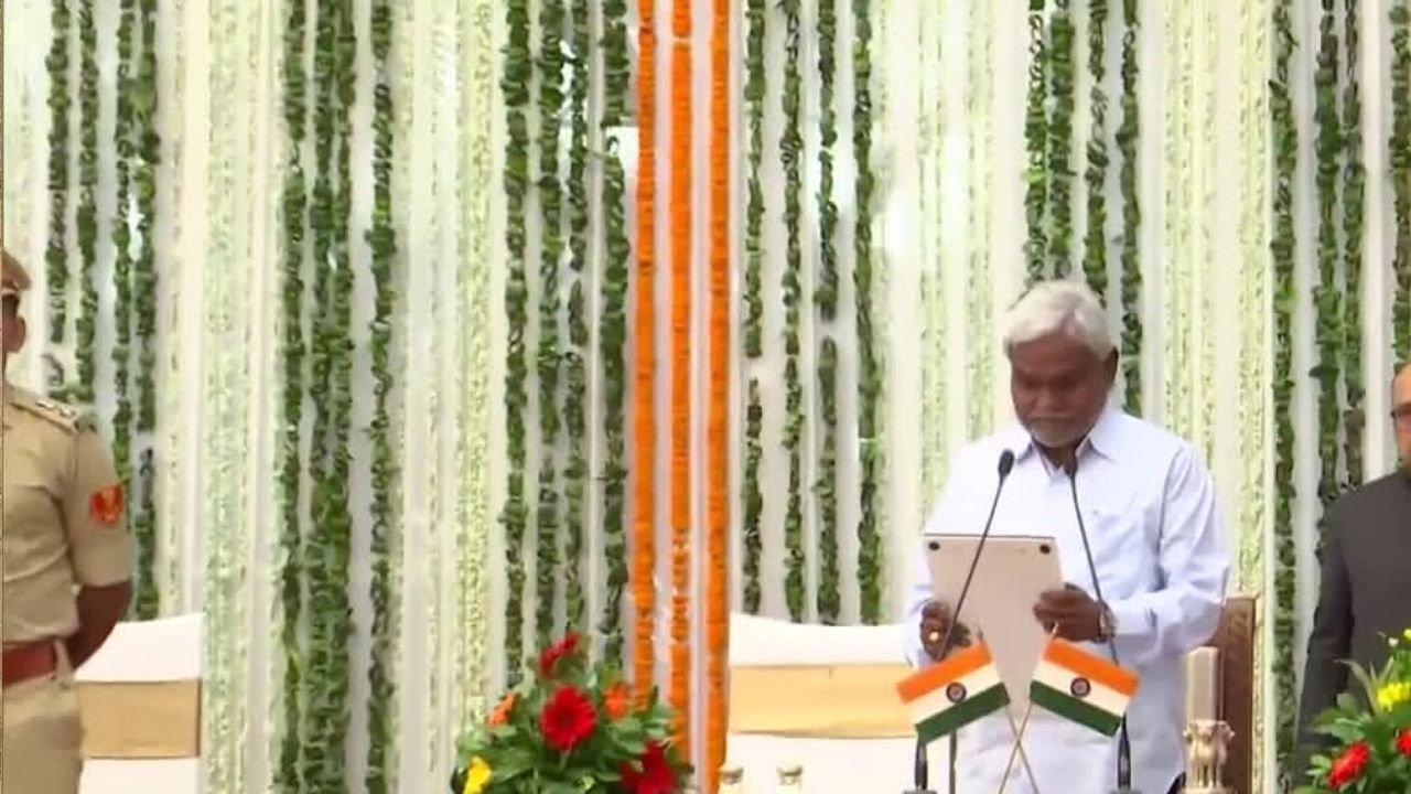 चंपाई सोरेन बने हेमंत कैबिनेट में मंत्री, बसंत और बादल हुए ड्रॉप, दीपिका, इरफान और बैद्यनाथ को मिली मंत्रिमंडल में जगह