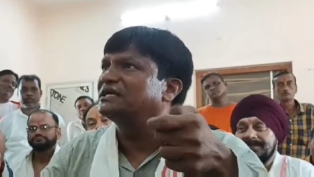 ढुल्लू महतो फिर विवादों में: महिलाओं से मारपीट मामले को लेकर धनबाद सांसद समेत 11 नामजद और 12 अज्ञात के खिलाफ FIR दर्ज