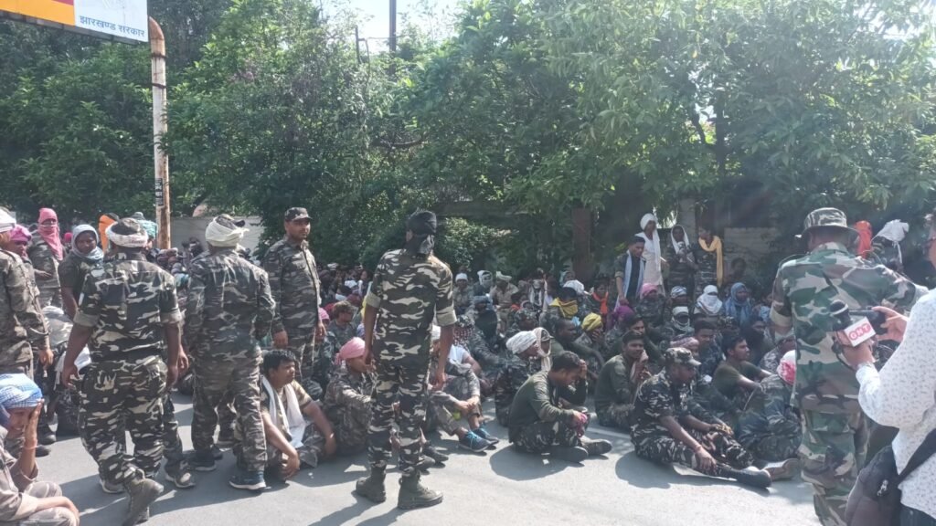 सीएम आवास घेराव कर रहे सहायक पुलिसकर्मियों पर पुलिस ने किया लाठीचार्ज, अपनी मांगों को लेकर 18 दिन से दे रहे थे धरना 3 fea2814d f8fb 446f b275 81408ccba1b6