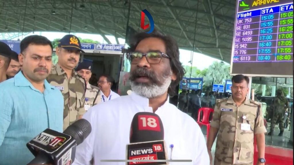 दिल्ली से लौटे मुख्यमंत्री हेमंत सोरेन, कहा- संघीय ढ़ांचे में केंद्र सरकार राज्य का सम्मान करें, राज्य केंद्र का..