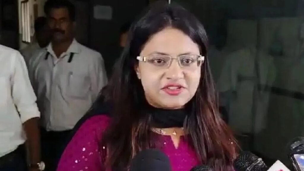 ट्रेनी IAS अधिकारी पूजा खेडकर पर बड़ा एक्शन, विवादों के बाद एकेडमी ने ट्रेनिंग रद्द कर वापस बुलाया