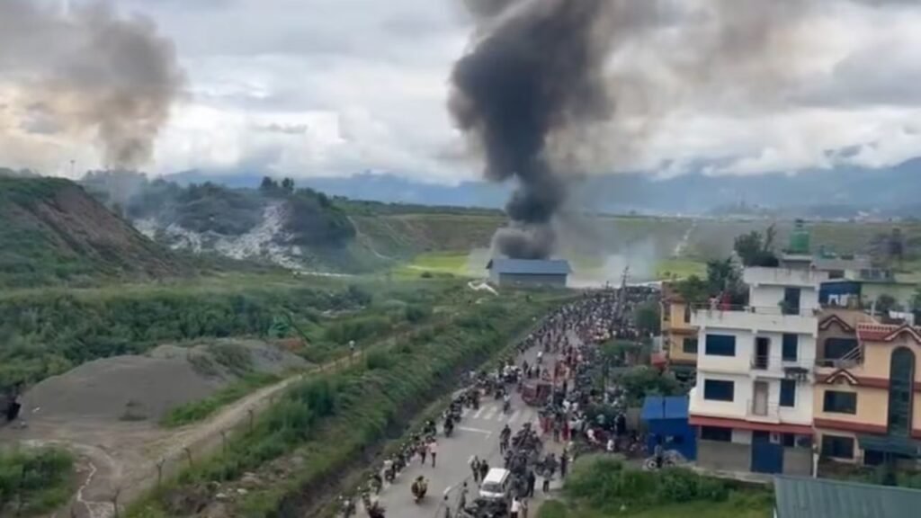नेपाल के त्रिभुवन एयरपोर्ट पर टेक ऑफ के दौरान प्लेन क्रैश, 13 यात्रियों का शव निकाला गया