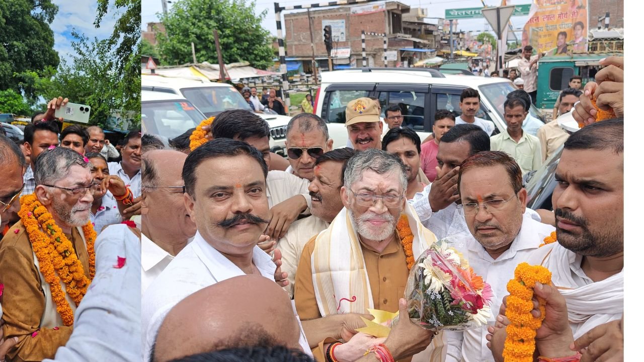 झारखंड का राज्यपाल बनने पर संतोष गंगवार को बधाई देने वालों का लगा तांता, राज्य की जनता के नाम दिया संदेश