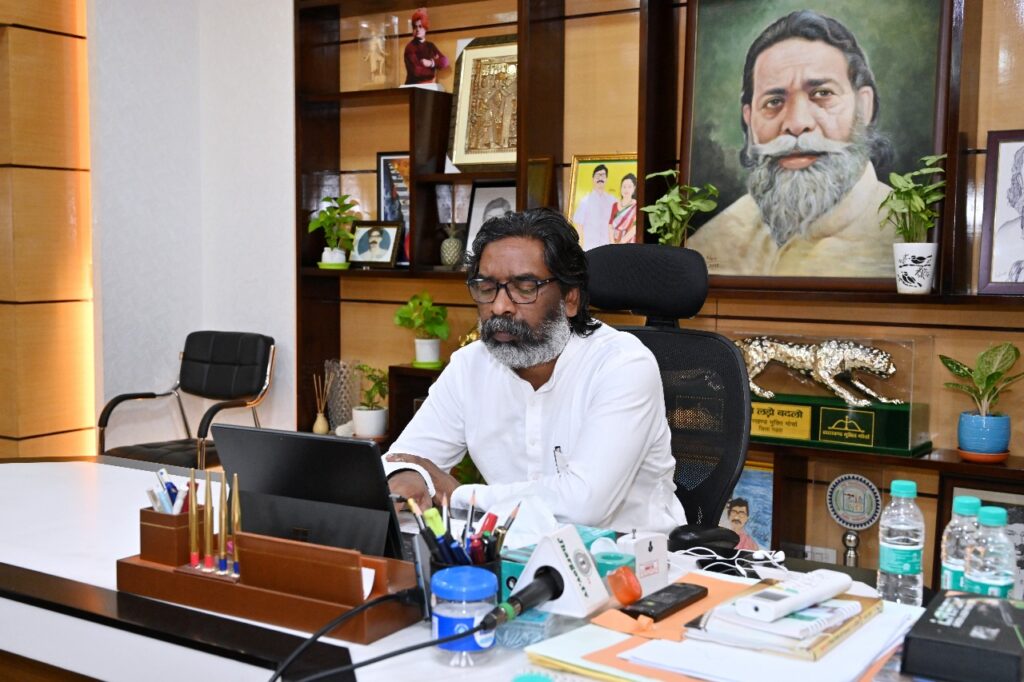 रक्षाबंधन से एक दिन पहले मुख्यमंत्री हेमंत सोरेन मईंया योजना के तहत एक हजार रूपये महिलाओं के खाते में करेंगे हस्तांतरित