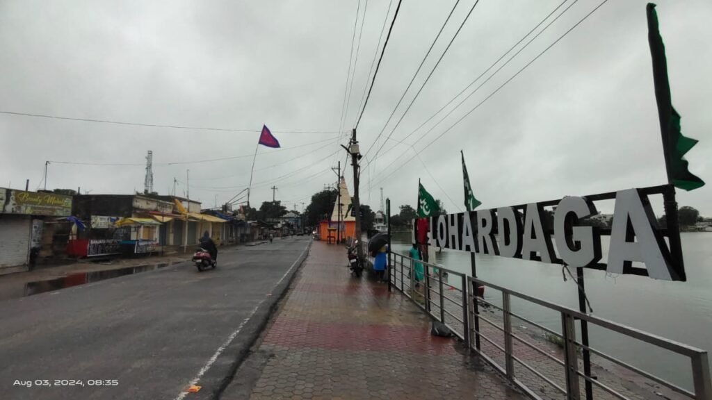 लोहरदगा में लगातार बारिश से जनजीवन अस्त-व्यस्त, पुल का पिलर घंसा, डायवर्सन बहने से आवागमन बाधित 2 6c78604b 8e87 41fd a1b2 ba831bd3c425