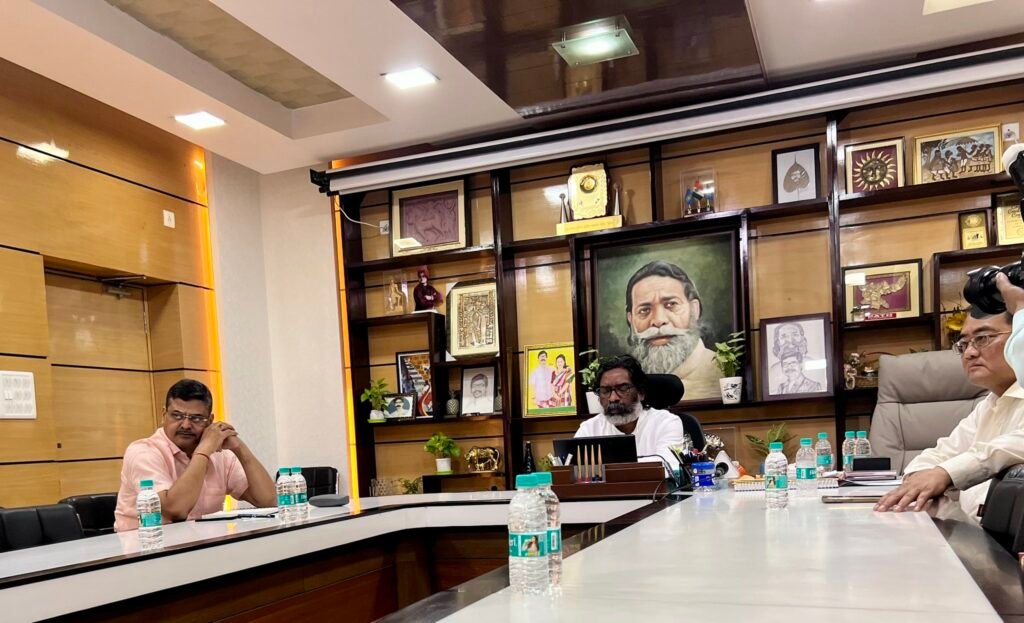 झारखंड मुख्यमंत्री मईंया सम्मान योजना को लेकर मुख्यमंत्री ने की समीक्षा बैठक, प्रगति से खुश CM ने बढ़ा दी पंजीयन करने की तारीख