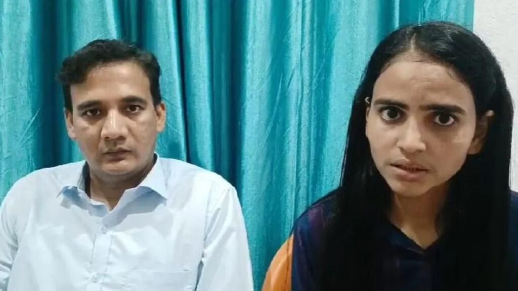 डिप्टी कमिश्नर ने भतीजी के साथ की लव मैरिज, लड़की बोली-10 साल से करते थे प्यार इसलिए कर ली शादी