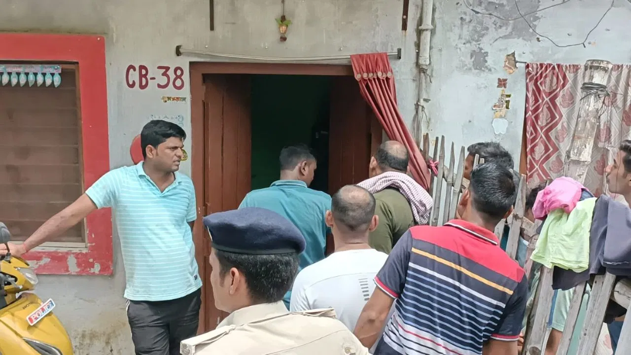 सरकारी क्वार्टर में मिला एक साथ 5 शवः पति ने सिपाही पत्नी सहित मां और बच्चे को मारने के बाद खुद फंदे से झूल गया