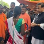 हेमंता बिस्व सरमा ने पाकुड़ में आदिवासी महिलाओं से मुलाकात की, राज्य सरकार पर बोला हमला